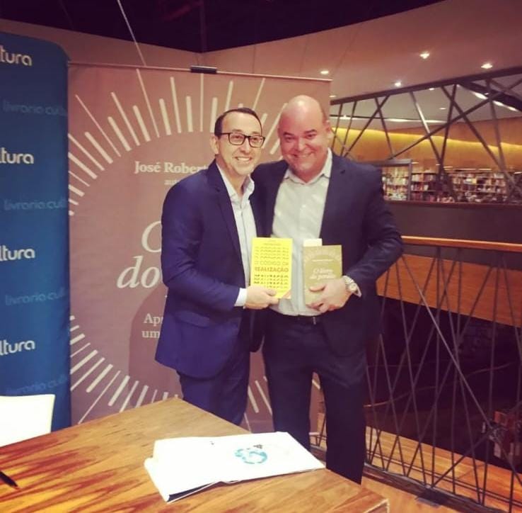 Sessão de autógrafos na Livraria Cultura